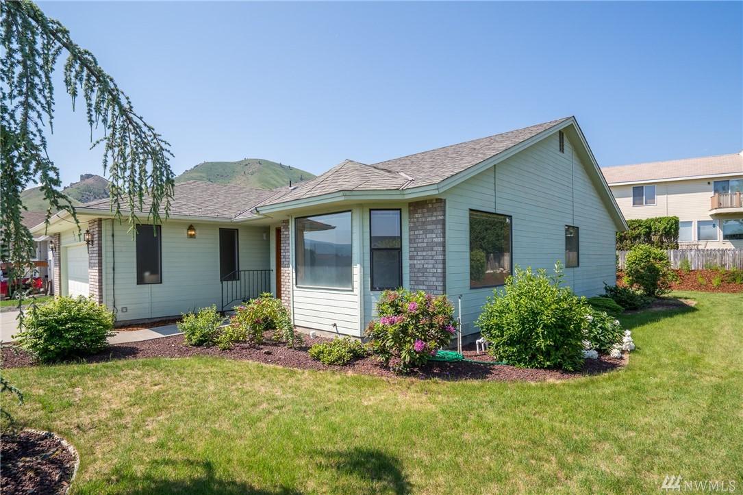 520 Cedar Wood Lane - Photo 1
