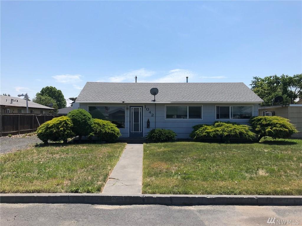 1042 Oak St - Photo 1
