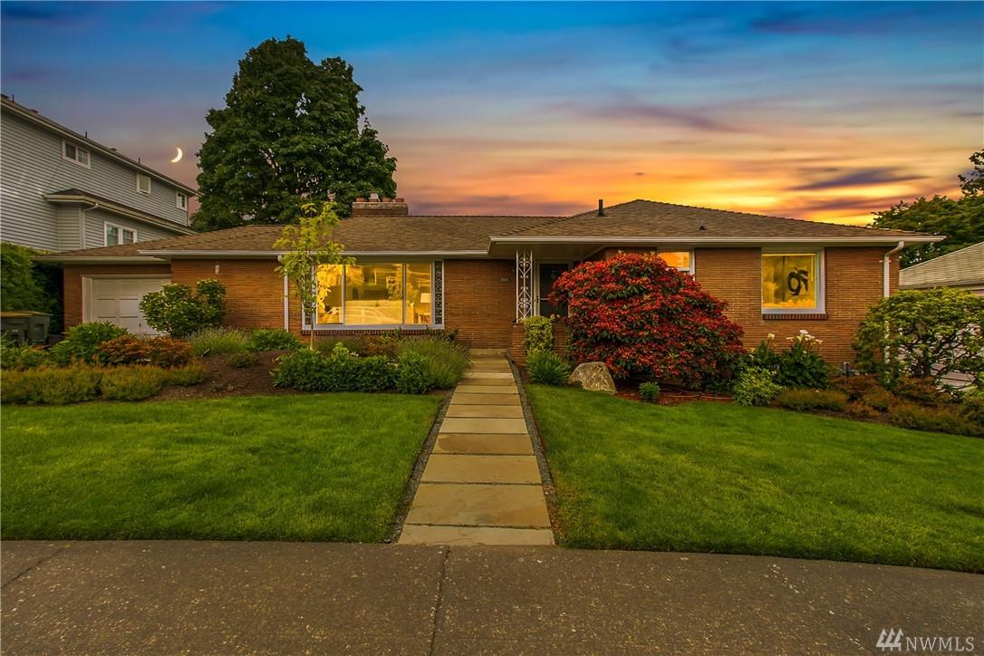 3229 Viewmont Wy - Photo 1