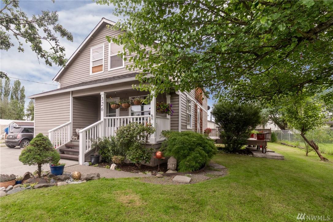 326 11th Ave - Photo 1