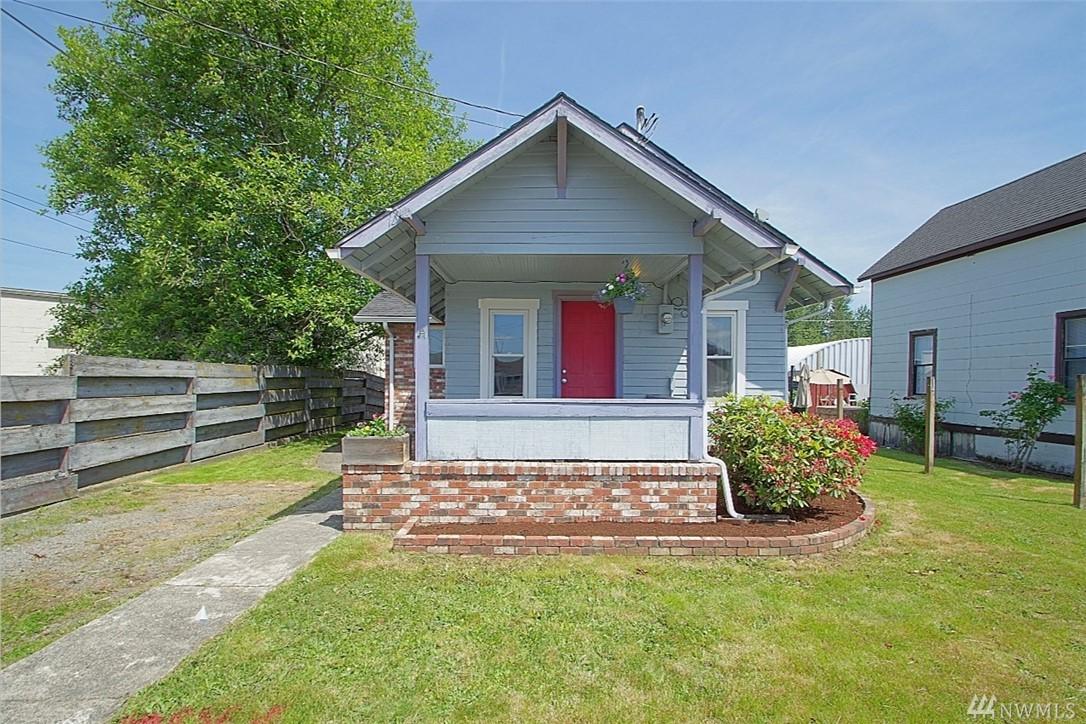 437 Rainier Ave - Photo 1