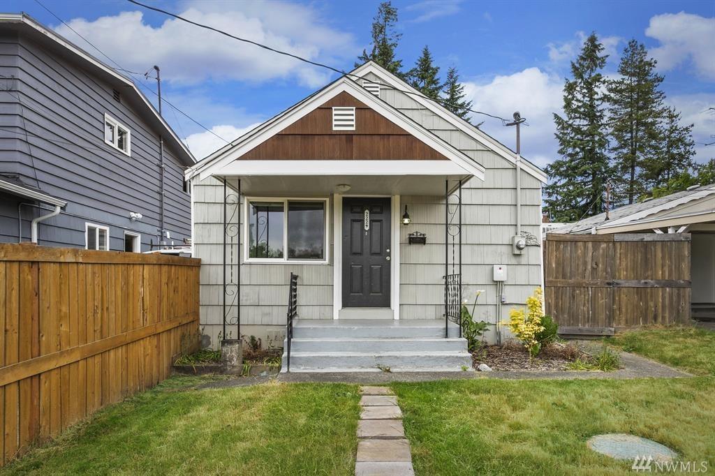 2229 Eastview - Photo 1