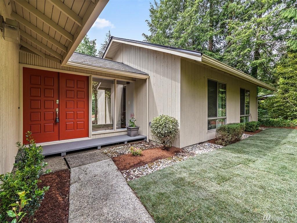 16907 34th St - Photo 1