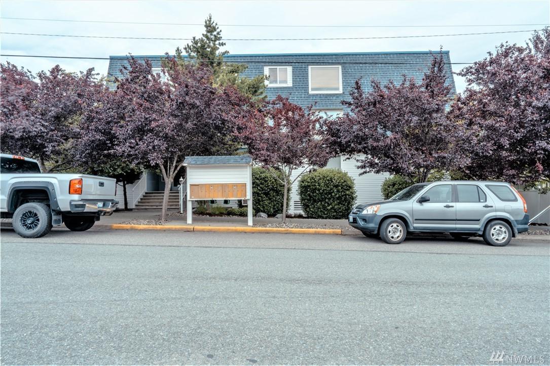910 34th St - Photo 1
