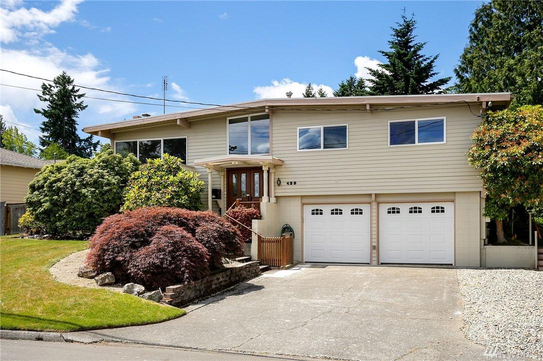 429 167th Ave - Photo 1