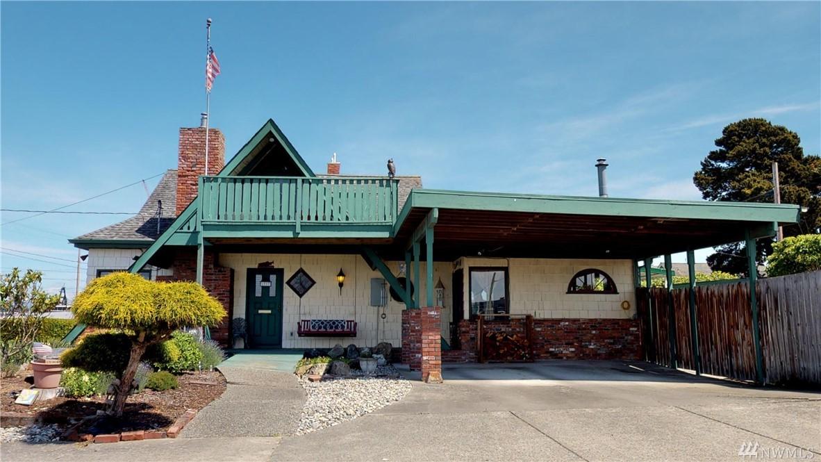 1117 3rd St - Photo 1