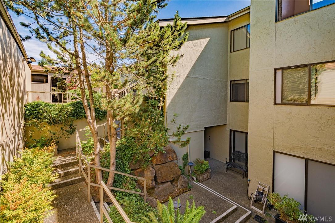 6610 Park Point Wy - Photo 1