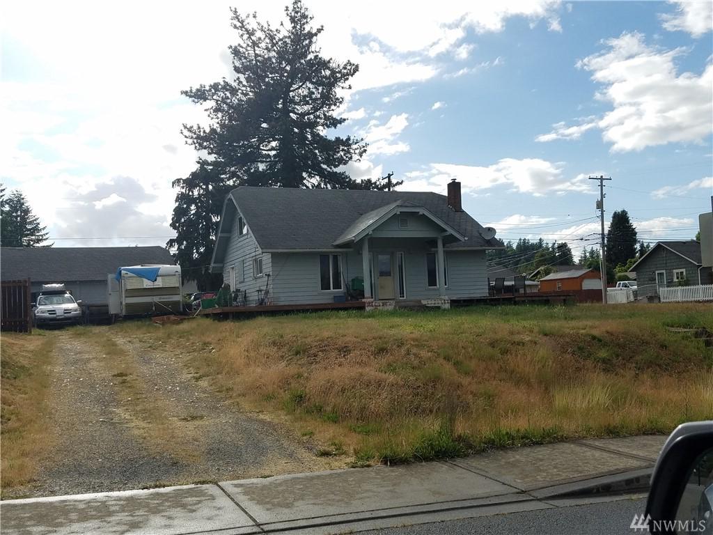 122 Rainier Ave - Photo 1