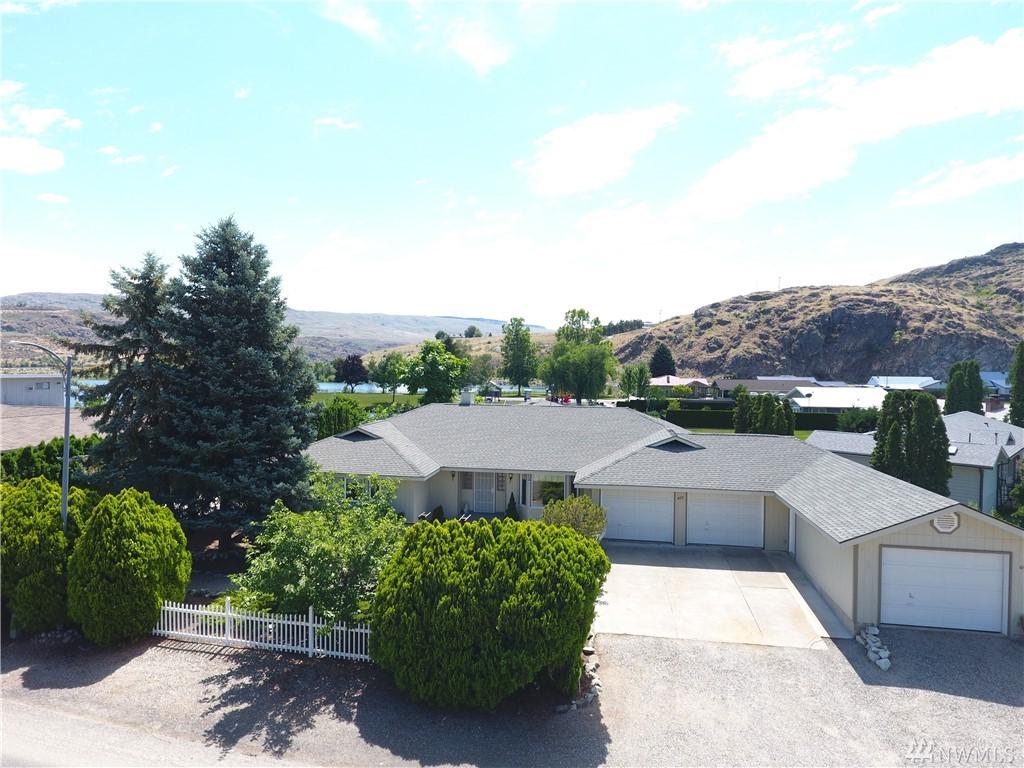 477 Warren Ave - Photo 1