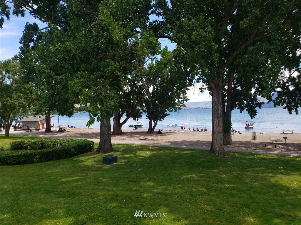 1 Beach 535-F - Photo 1