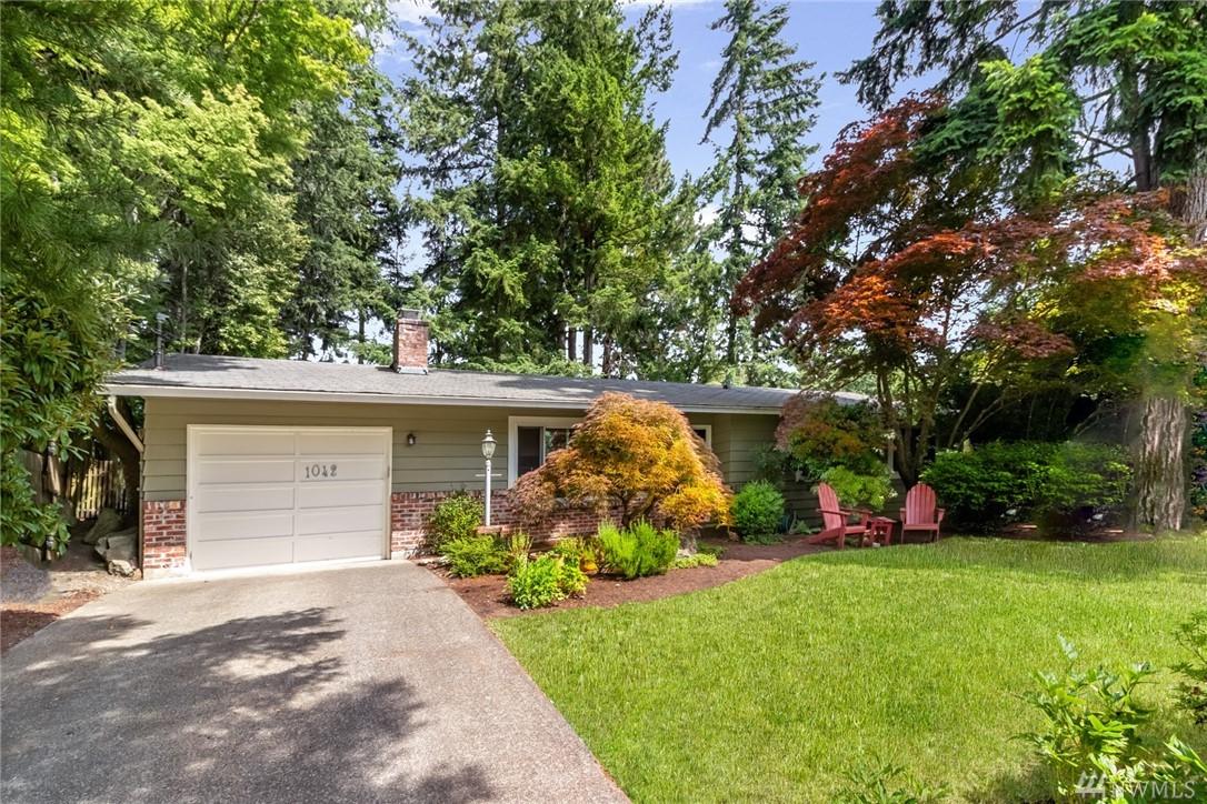 1042 Lovell Ave - Photo 1