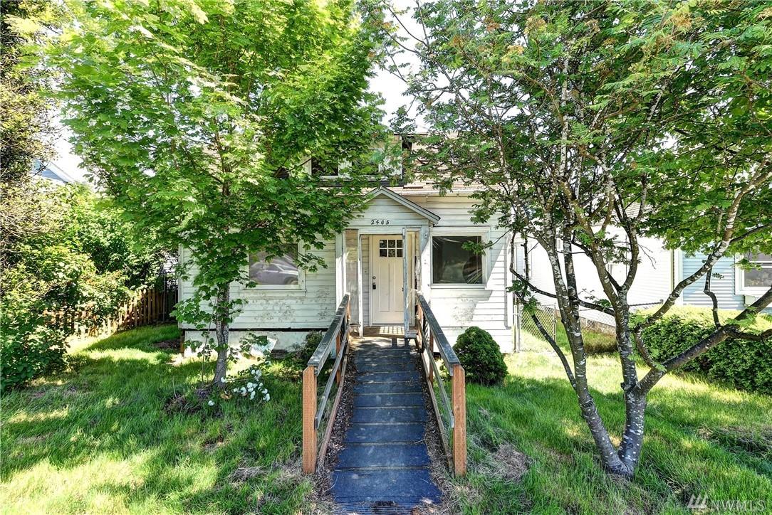 2405 Maple St - Photo 1