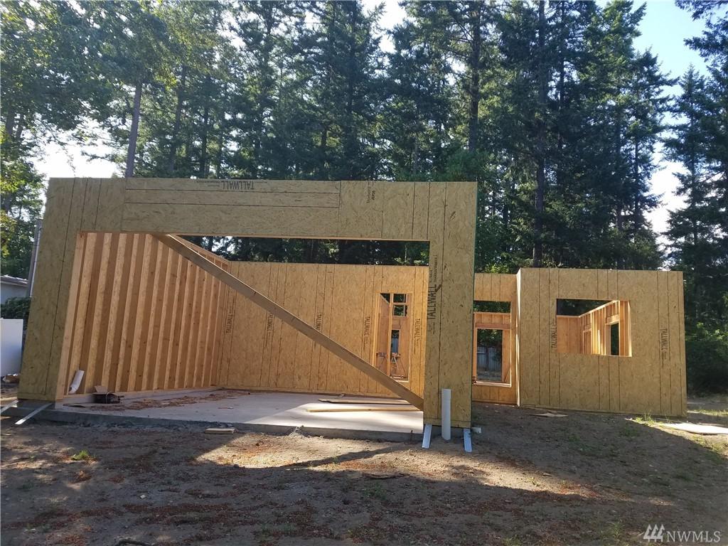 1910 Lake Dr - Photo 1