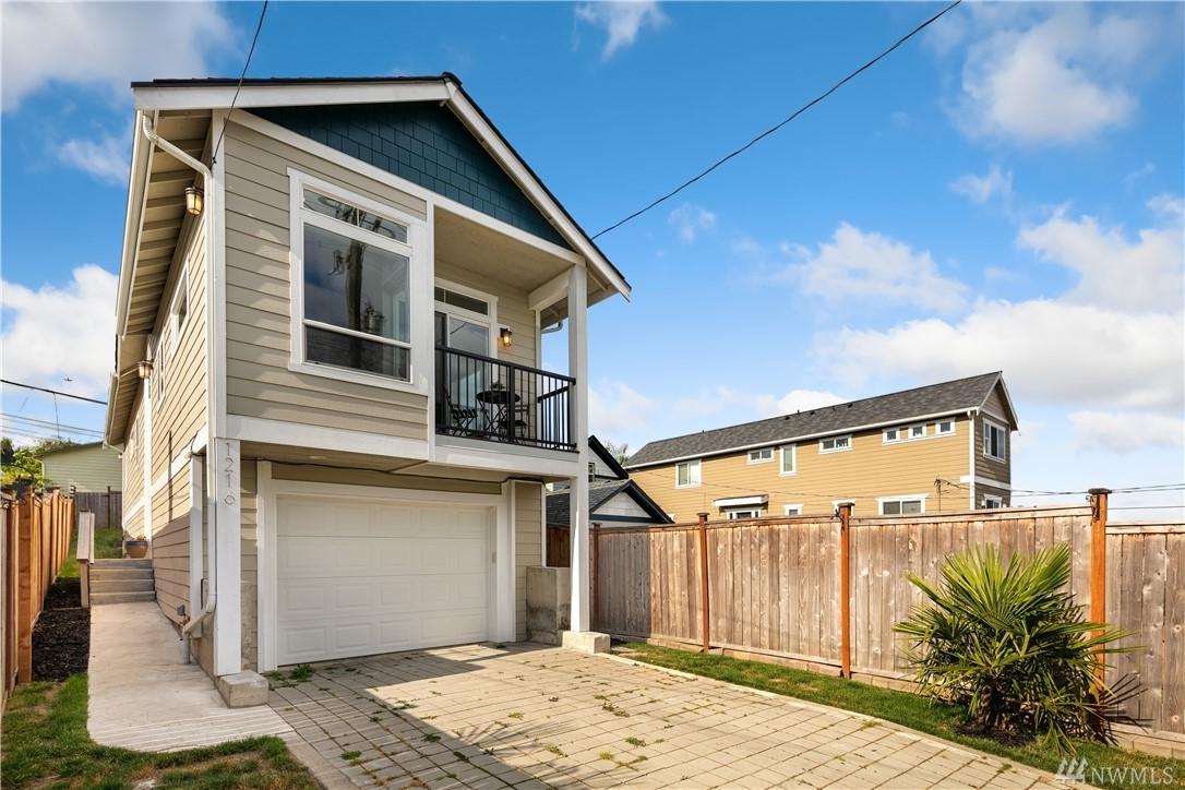 1216 Director St - Photo 1