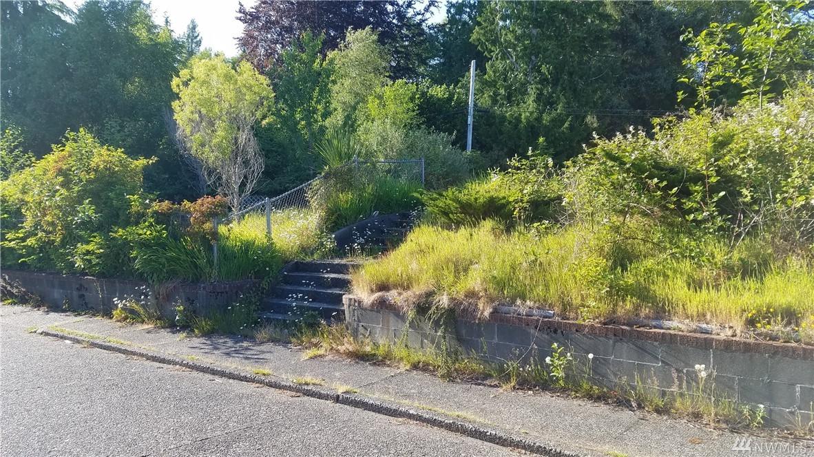 708 8th Ave - Photo 1
