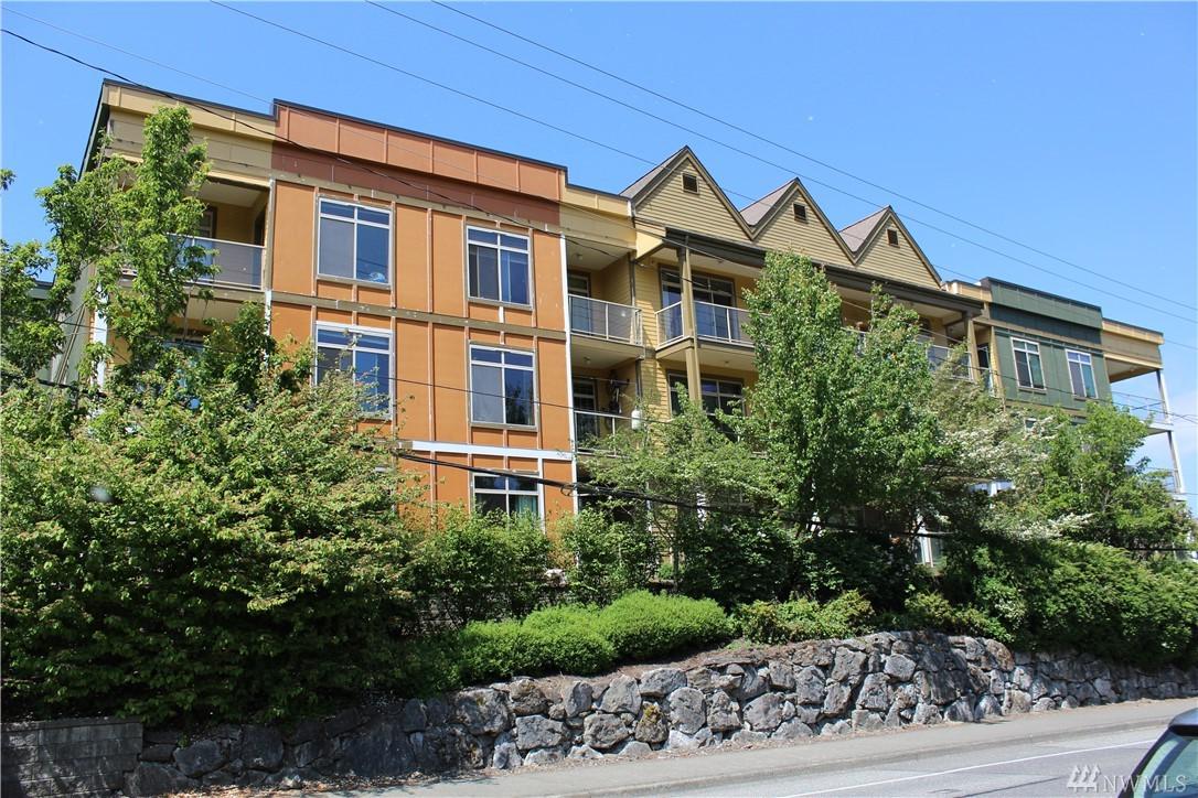 910 Gladstone - Photo 1