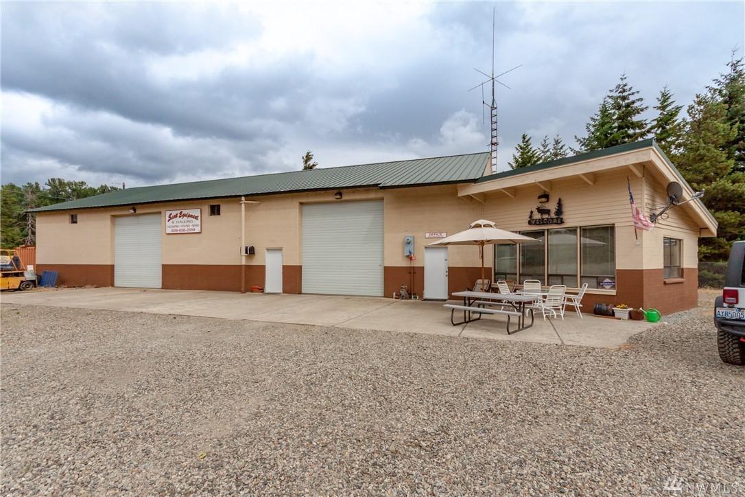 2141 Railroad St - Photo 1