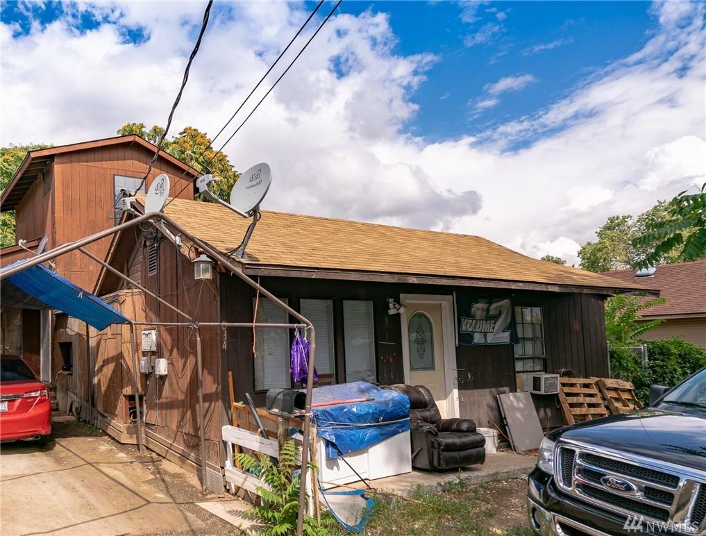 834 Chelan Ave - Photo 1