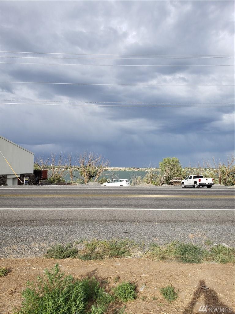 2715 Westshore Dr - Photo 1