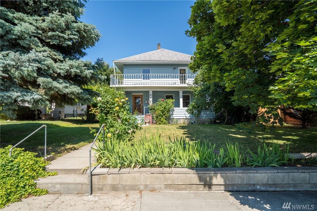 622 Douglas St - Photo 1