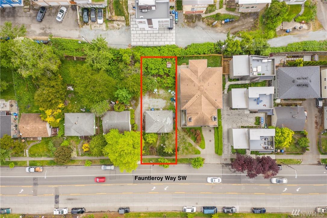 5030 Fauntleroy Wy - Photo 1