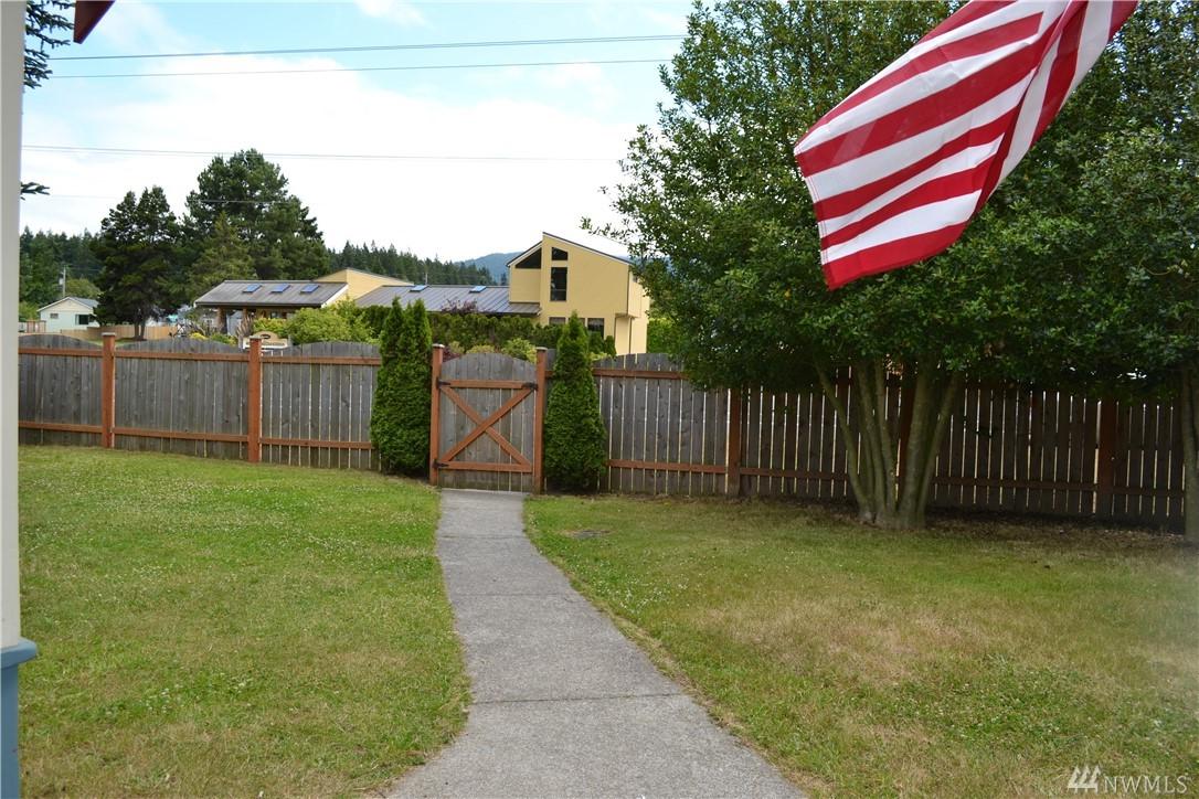413 Lauridsen Blvd - Photo 1