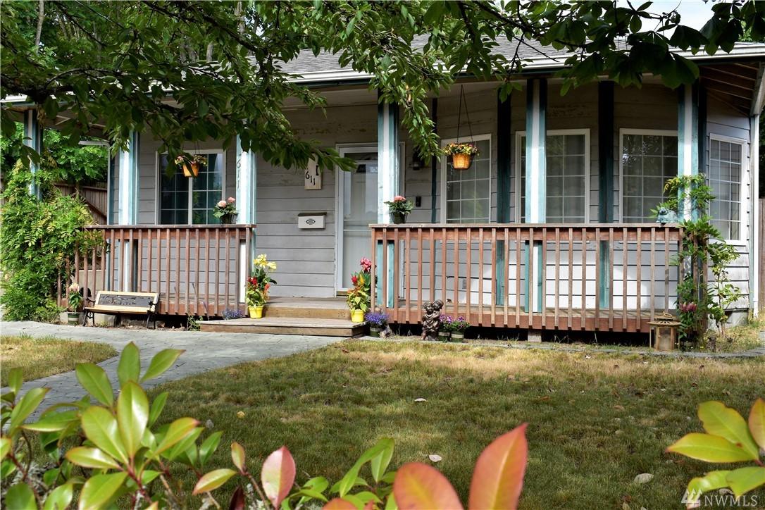 611 Howard St - Photo 1