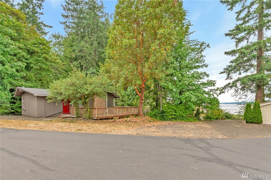 1500 Shorewood Dr - Photo 1
