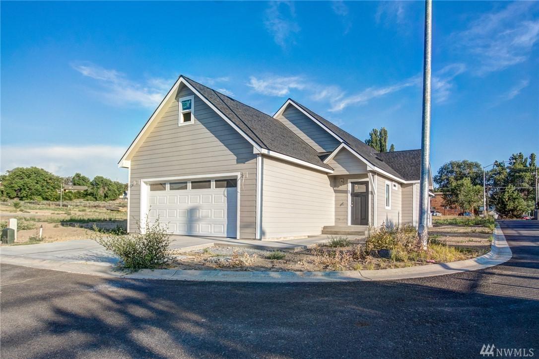 123 9th Ave - Photo 1