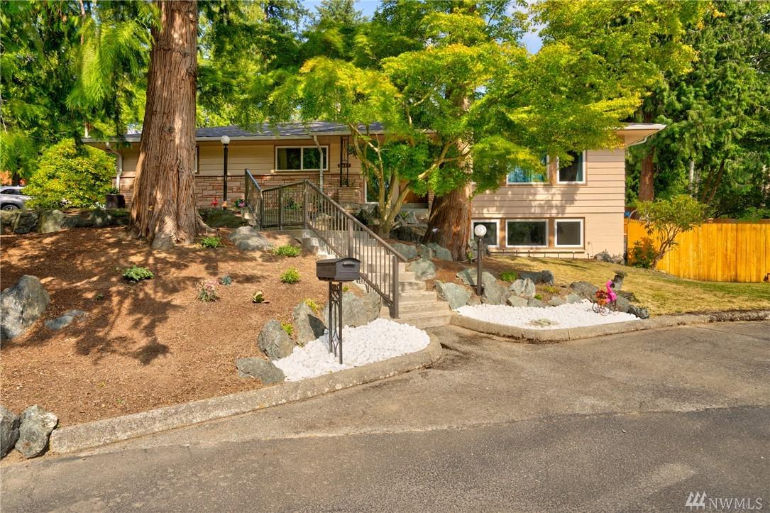2110 Windsor Dr - Photo 1