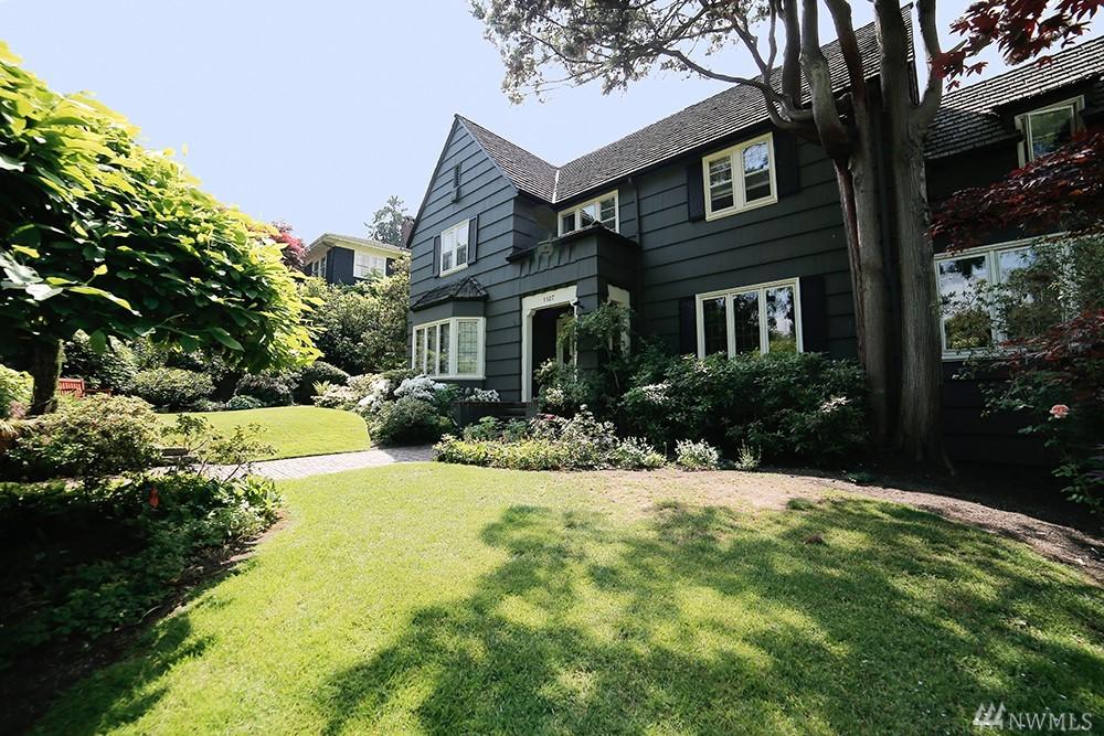 1127 37th Ave - Photo 1