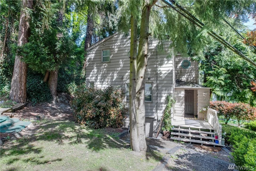 1569 Ferry Ave - Photo 1