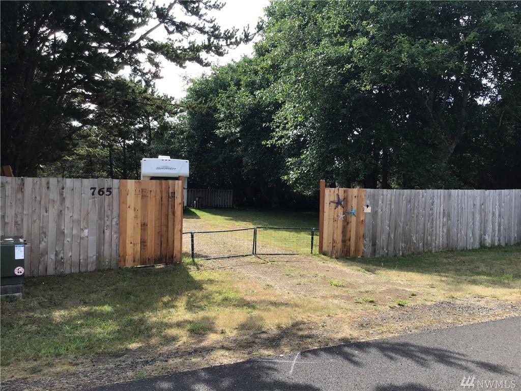 765 Island Cir - Photo 1