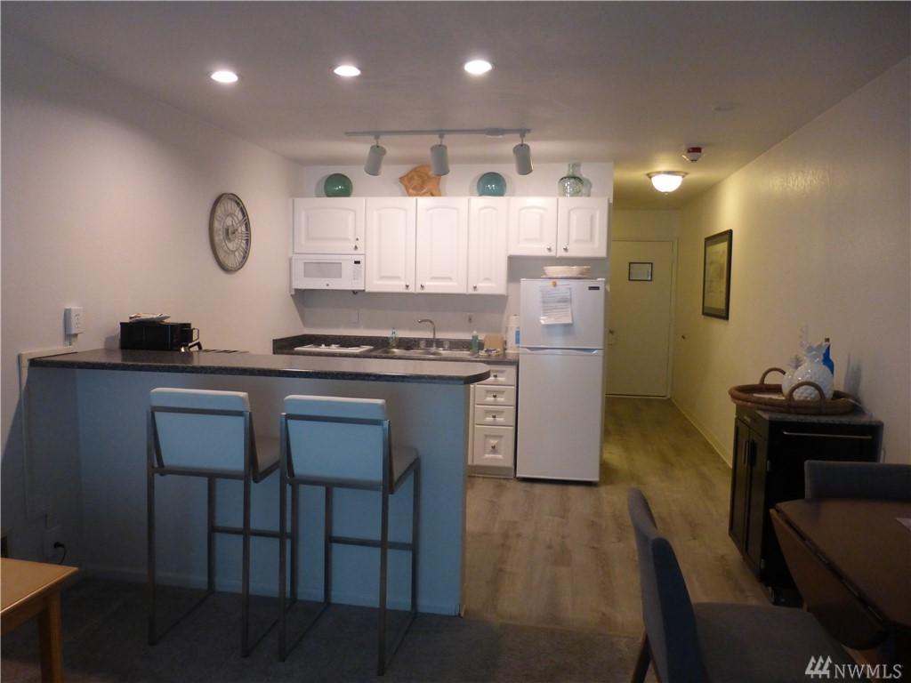 304 14th St - Photo 1