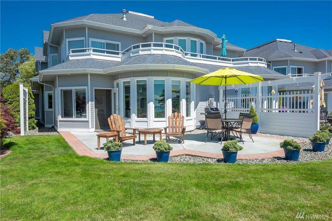 909 Marine Dr - Photo 1