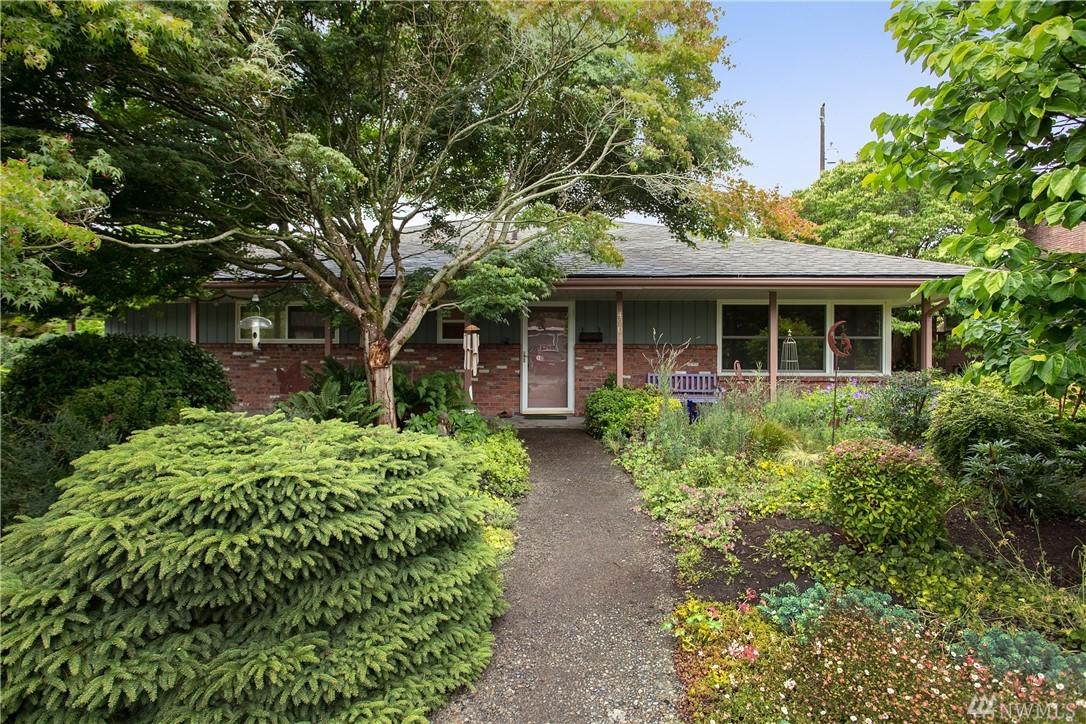 4204 73rd St - Photo 1