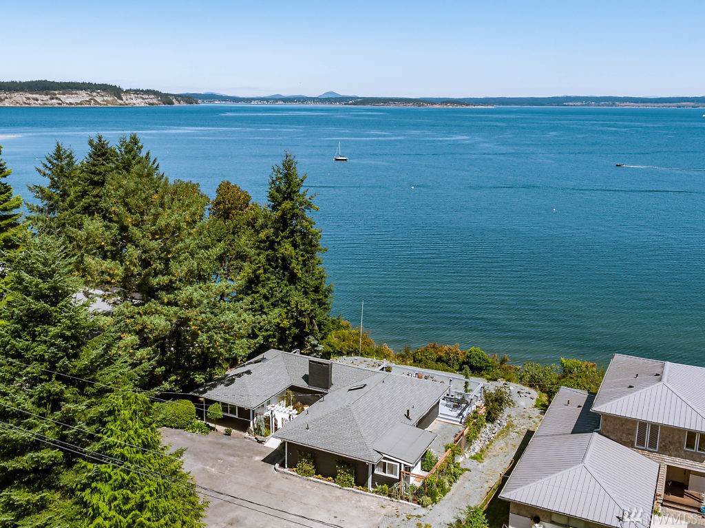 320 Marine Dr - Photo 1