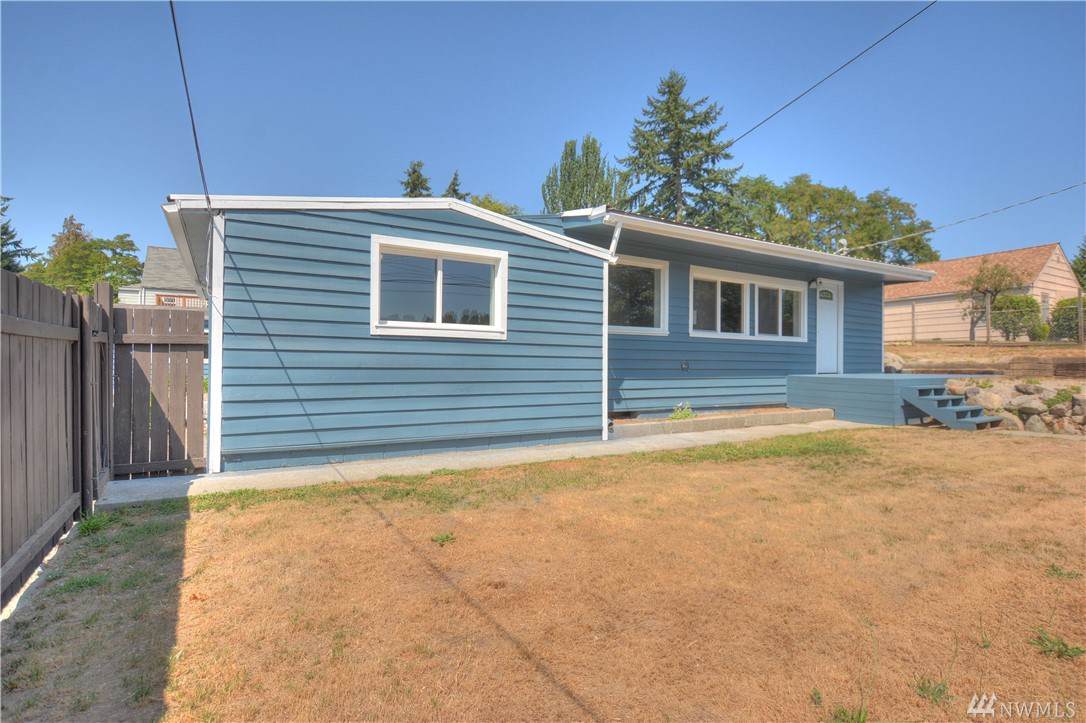 604 136 St - Photo 1