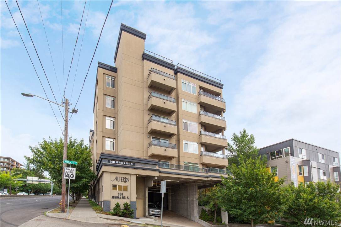 900 Aurora Ave - Photo 1