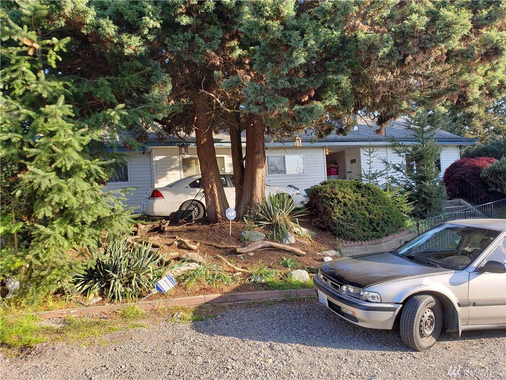 131 196th St - Photo 1