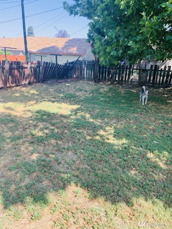 717 8th St - Photo 1