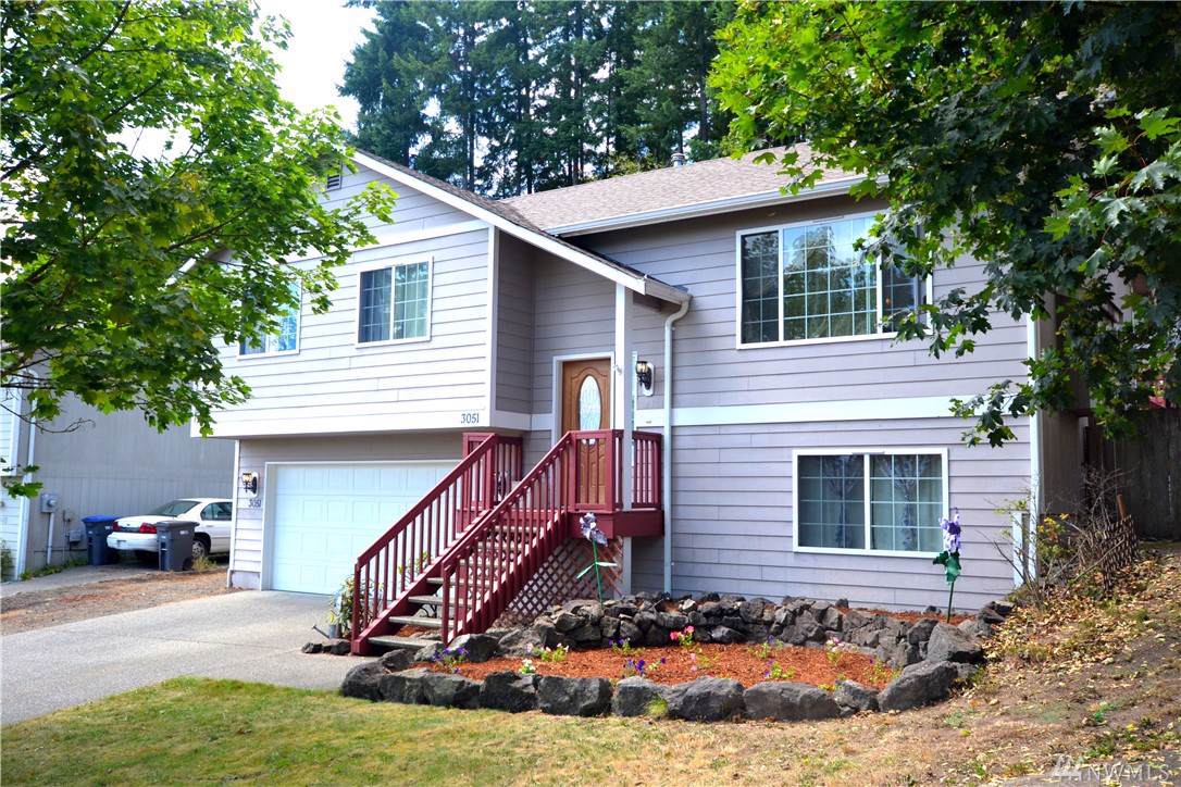 3051 Grovewood St - Photo 1