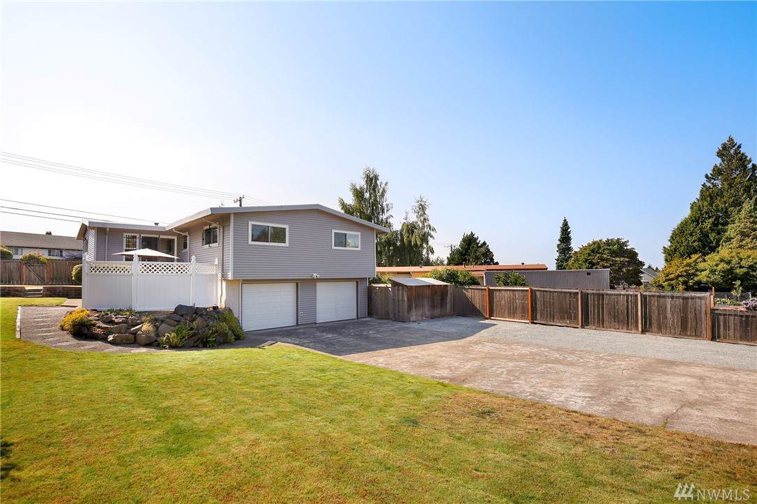 1751 Bridgeview Dr - Photo 1