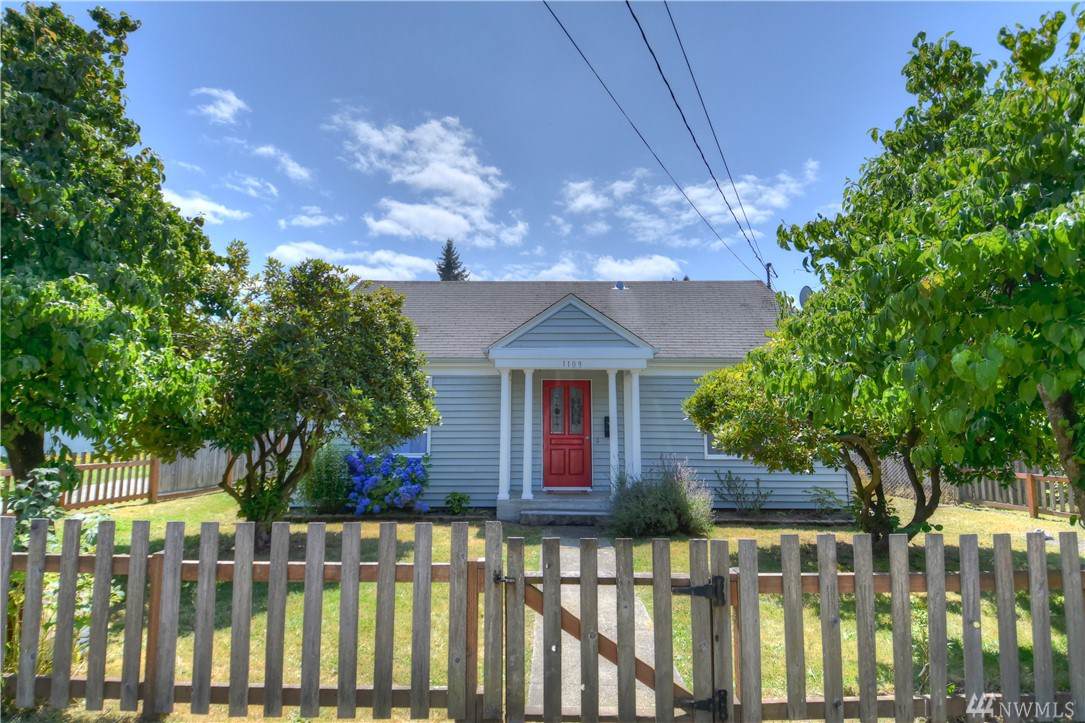 1109 San Francisco Ave - Photo 1