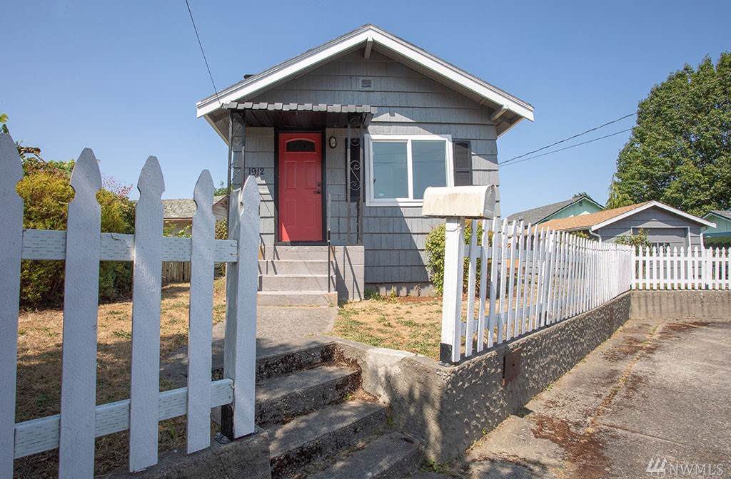 1912 7th St - Photo 1