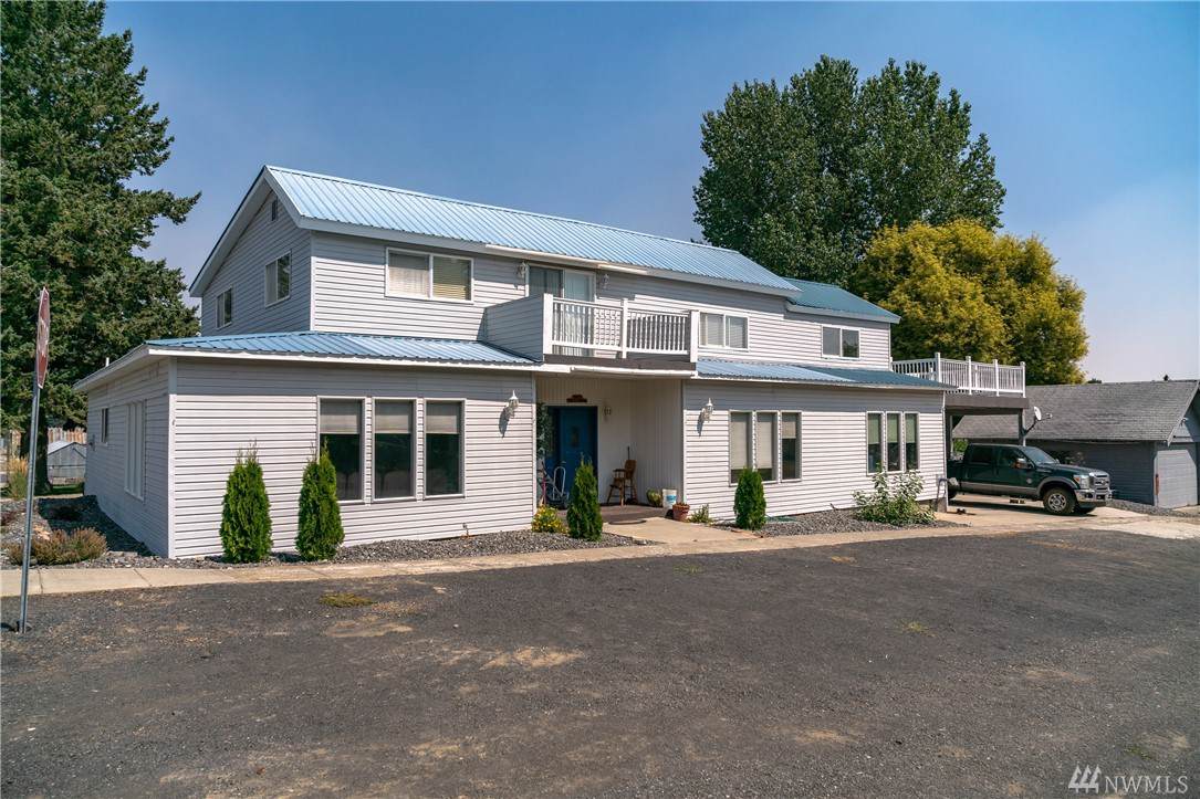 318 Maple St - Photo 1