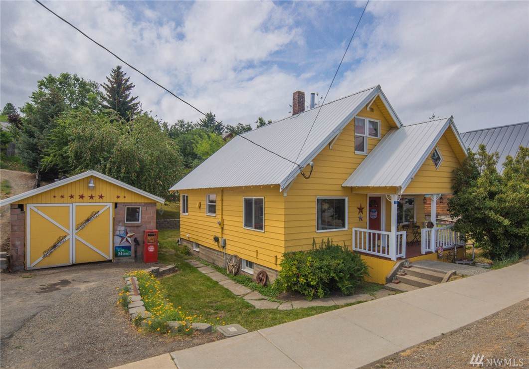 310 1st St - Photo 1