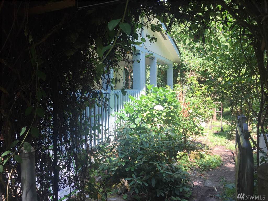 13622 138th Ave - Photo 1