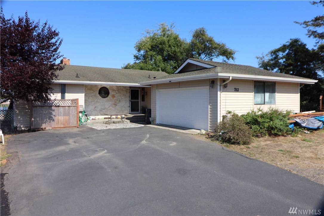 712 Mount Olympus Ave - Photo 1