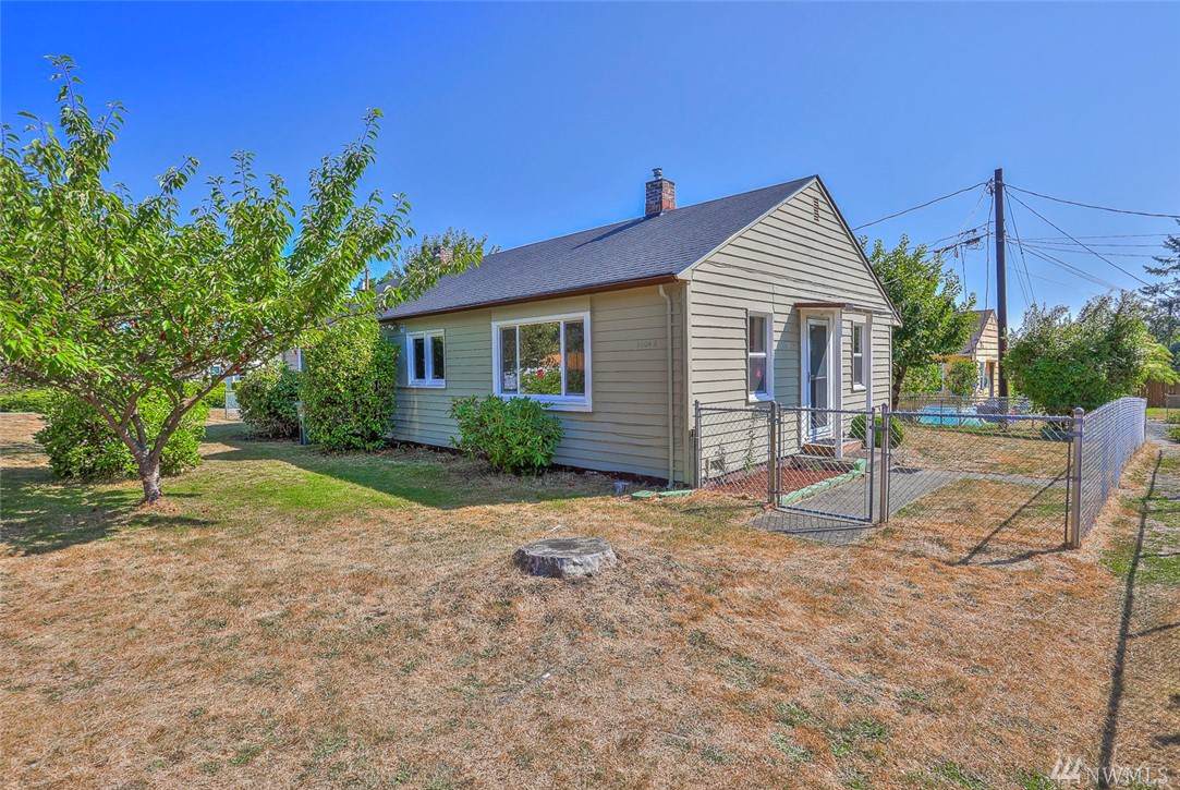 1004 Woodlawn Ave - Photo 1